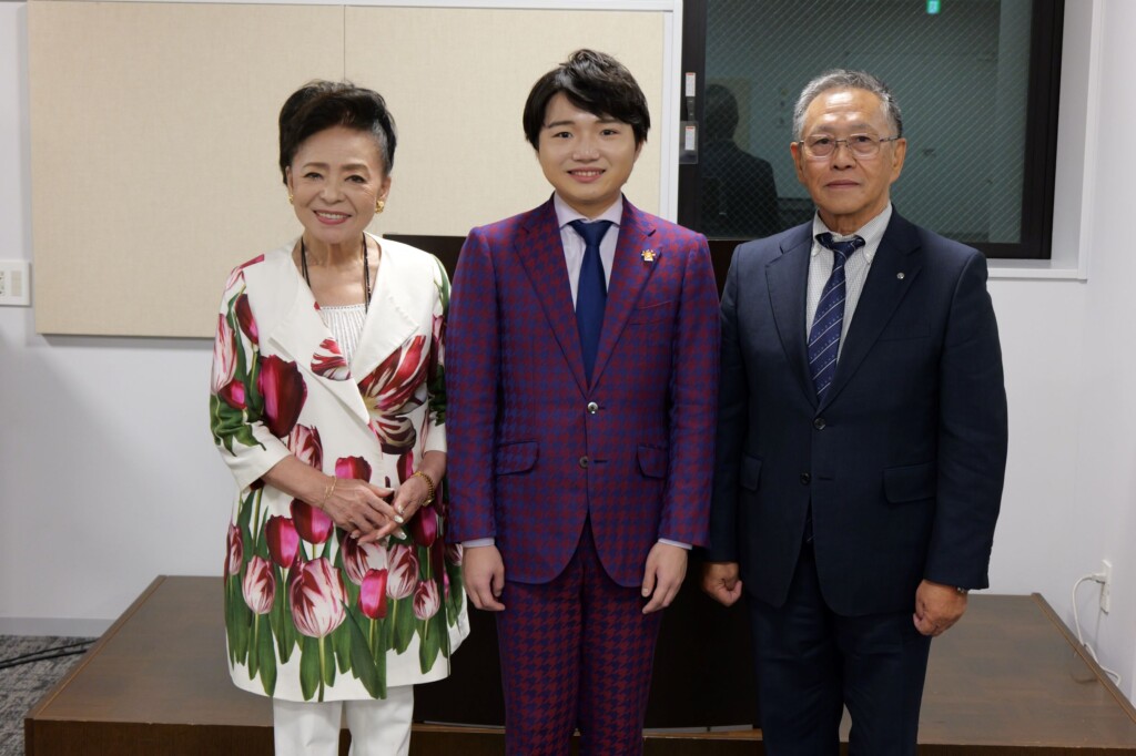 松前ひろ子、新村卓実町長、小山雄大