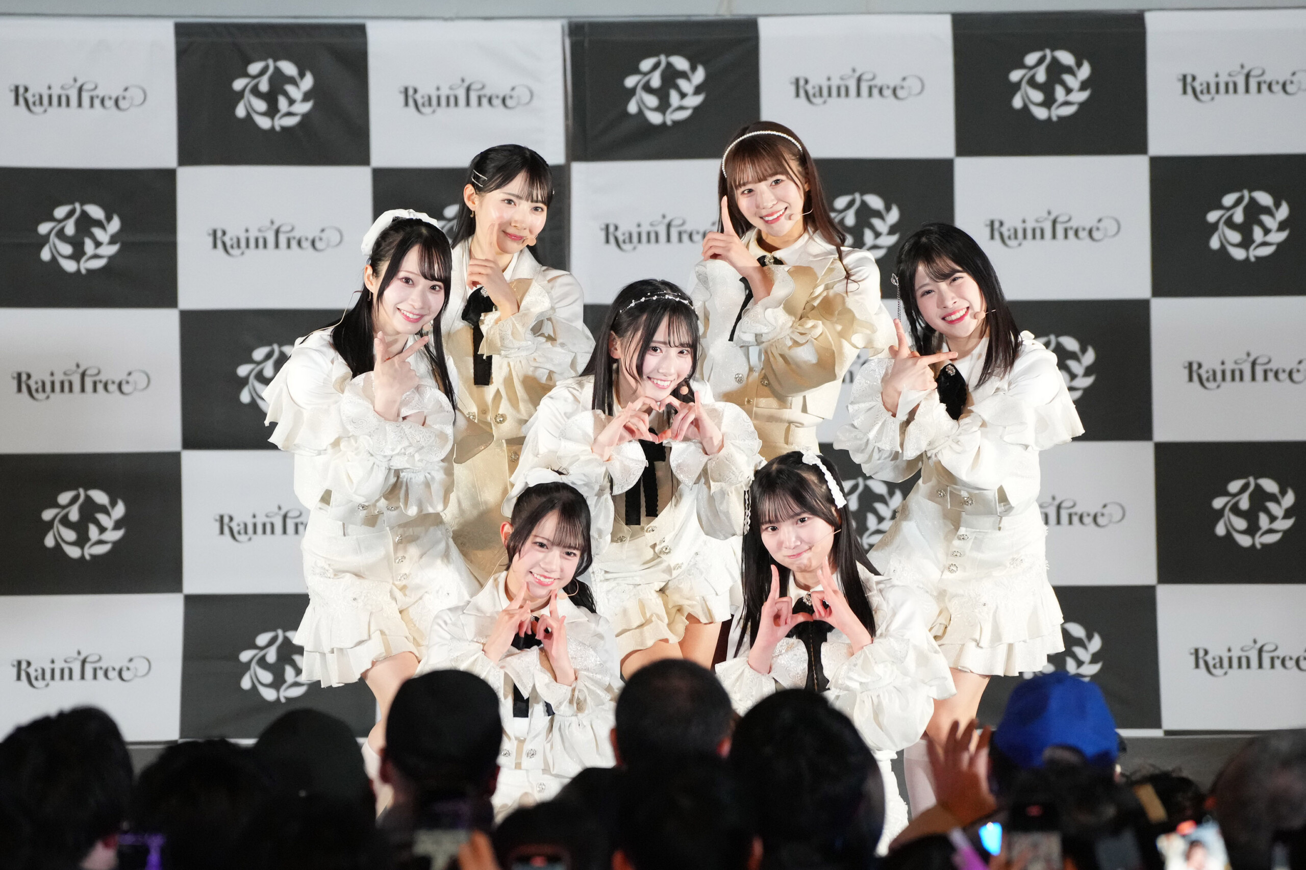RainTree 綾瀬ことり 直筆サイン入り生写真 ILU RainTree 綾瀬ことり クリスマス 直筆サイン入り生写真 - メルカリ
