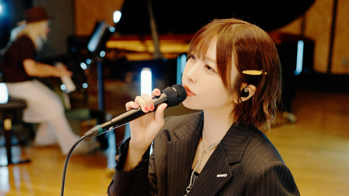 愛美「CROWNED」スタジオライブ