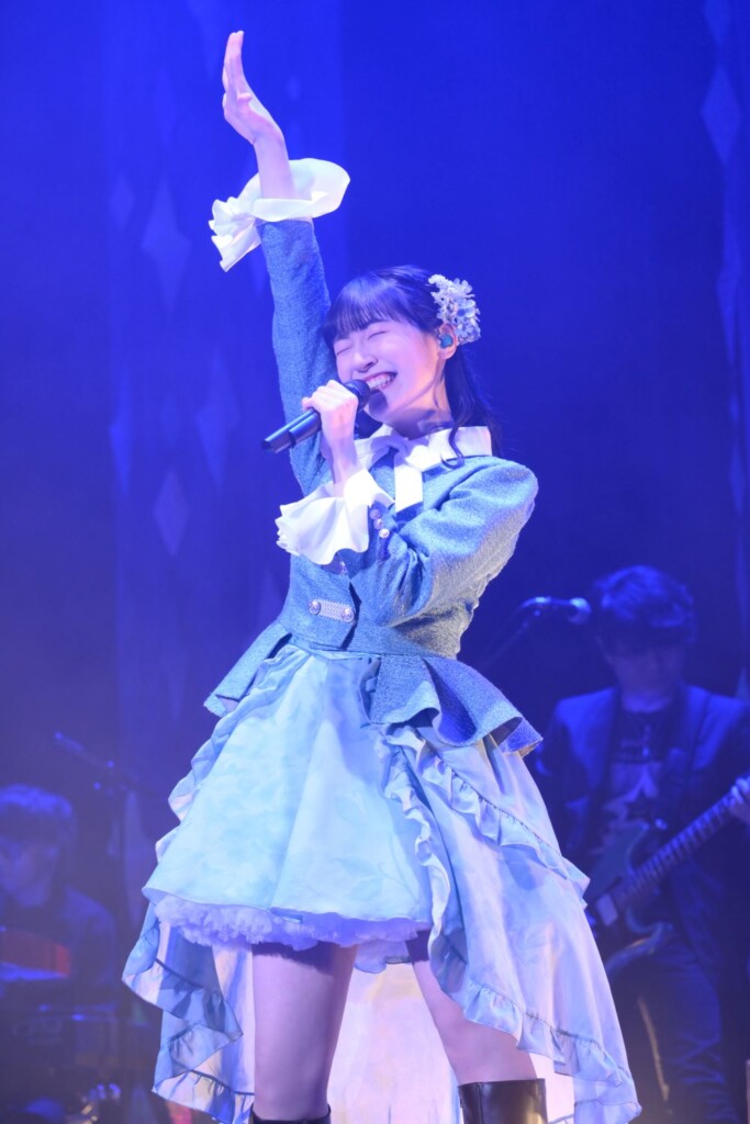 前島亜美『前島亜美 LIVE 2025 Blooming NOTE』場面写真01