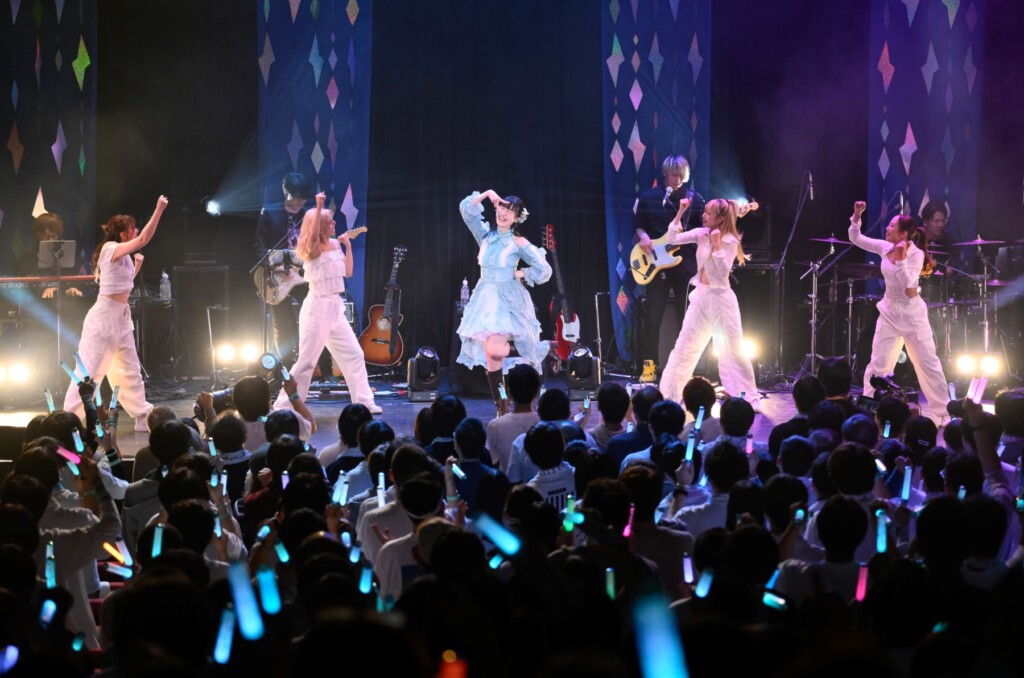 前島亜美『前島亜美 LIVE 2025 Blooming NOTE』場面写真03