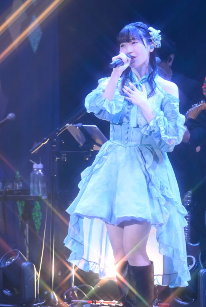 前島亜美『前島亜美 LIVE 2025 Blooming NOTE』場面写真04