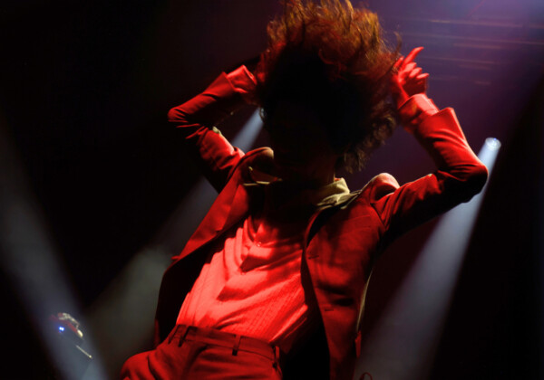 ドレスコーズ 3月4日発売最新ライブ映像商品『grotesque human』から「人間不信」公開