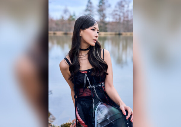 ロックギタリストSAKI メジャーデビューアルバム『PLUVIA』新アー写、KV公開、イベント決定