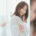 柏木由紀、6月17日発売のシングル「シアワセ記念日」ジャケット写真&新アーティスト写真を公開 本人作詞のカップリング曲タイトルも発表