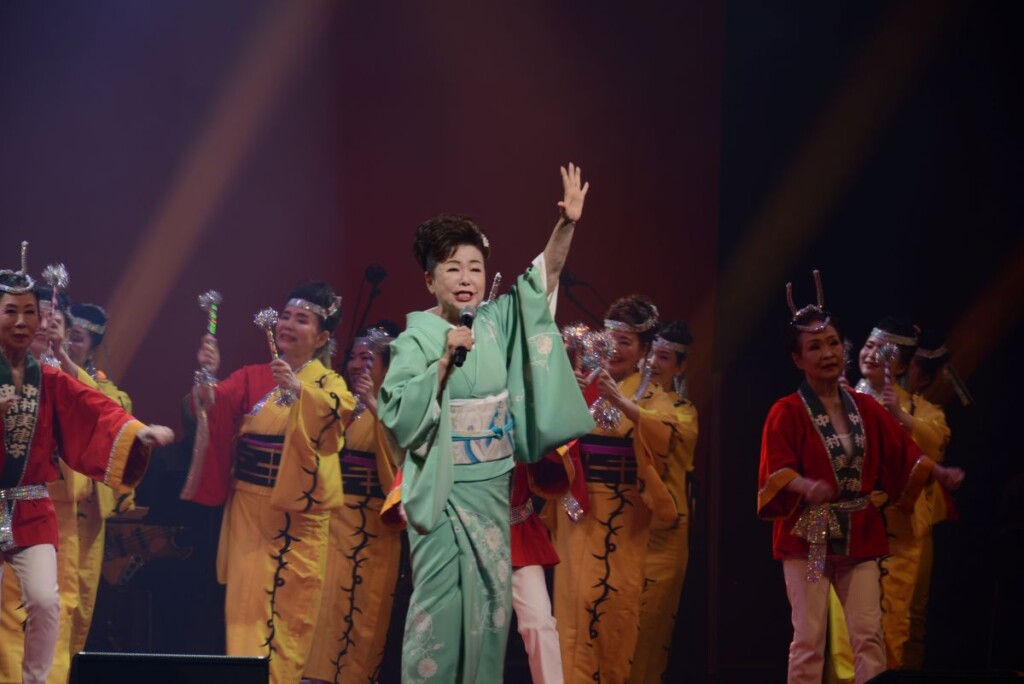 中村美律子40周年記念コンサート写真1