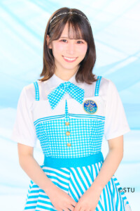 岡田あずみアーティスト写真